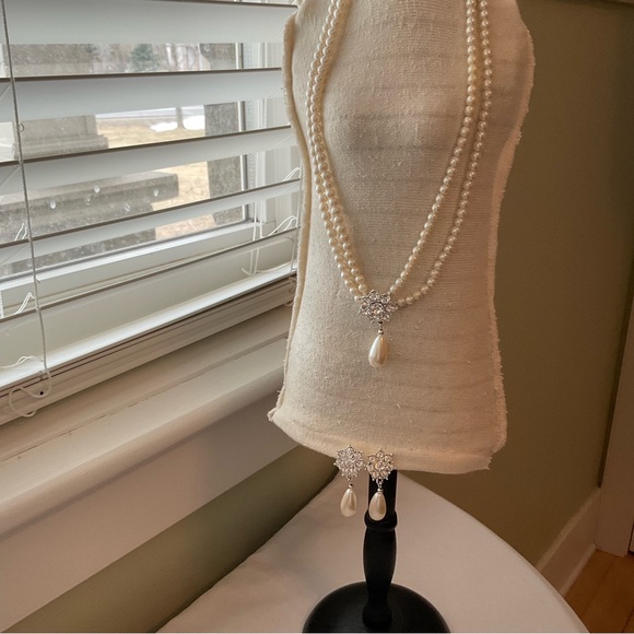 FAUX PEARL RHINESTONE NECKLACE AND MATCHING EARRINGS, CLASSIC - Picture 4 of 9